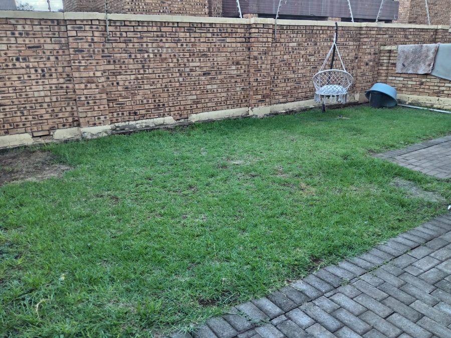 2 Bedroom Property for Sale in Honeydew Gauteng