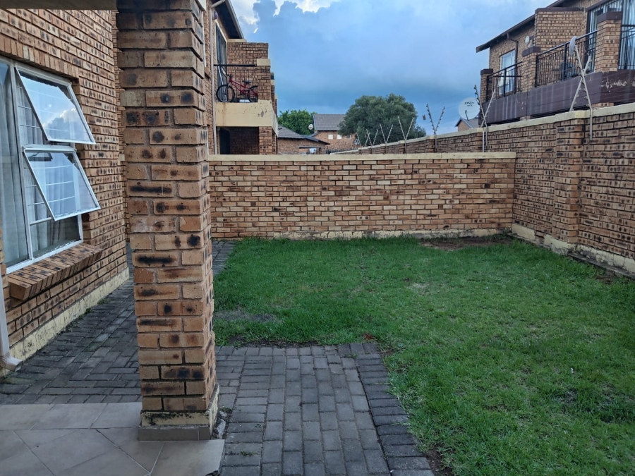 2 Bedroom Property for Sale in Honeydew Gauteng