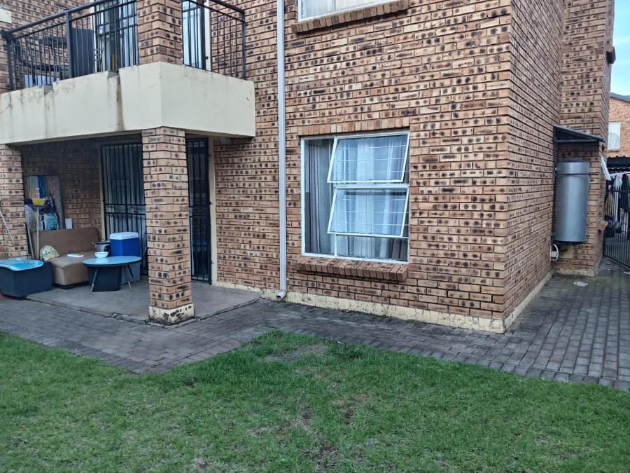 2 Bedroom Property for Sale in Honeydew Gauteng