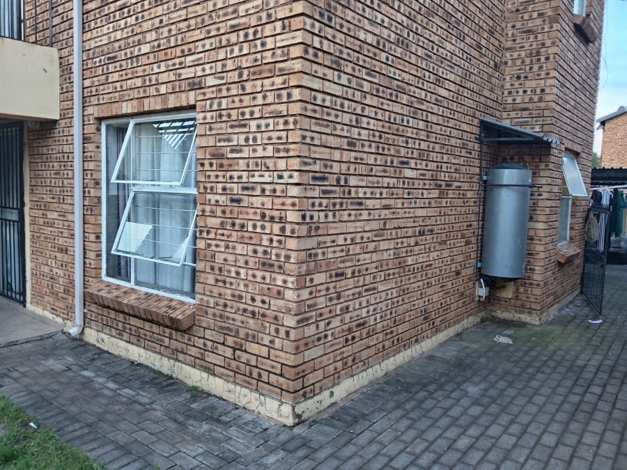 2 Bedroom Property for Sale in Honeydew Gauteng