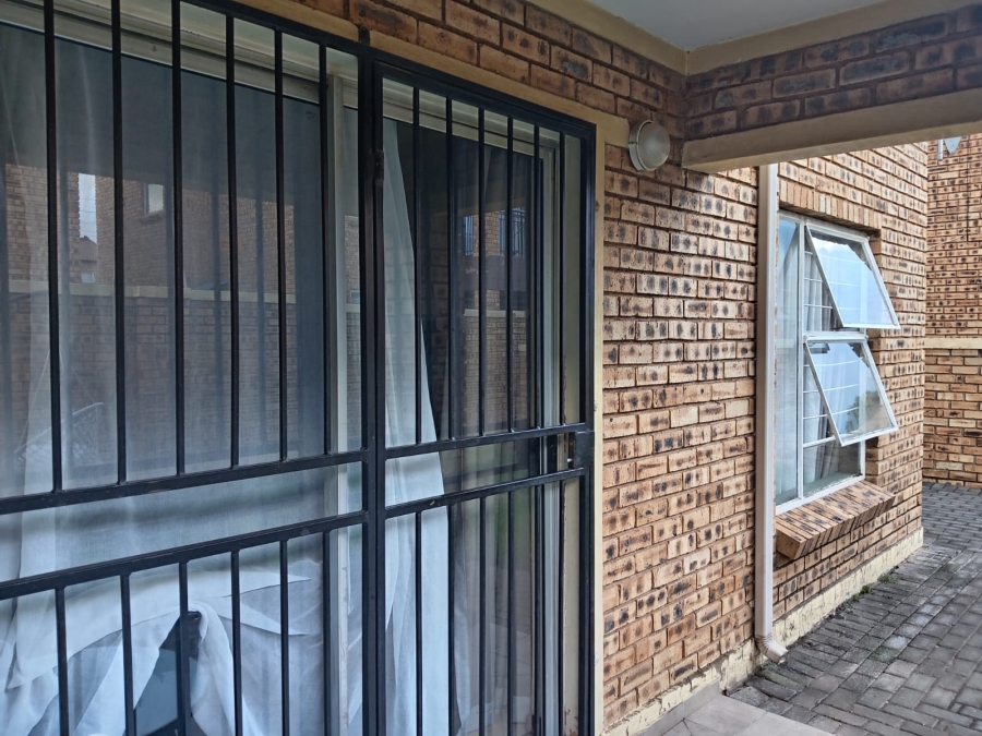 2 Bedroom Property for Sale in Honeydew Gauteng