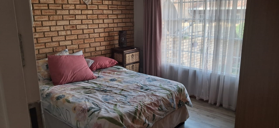 To Let 2 Bedroom Property for Rent in Noordheuwel Gauteng