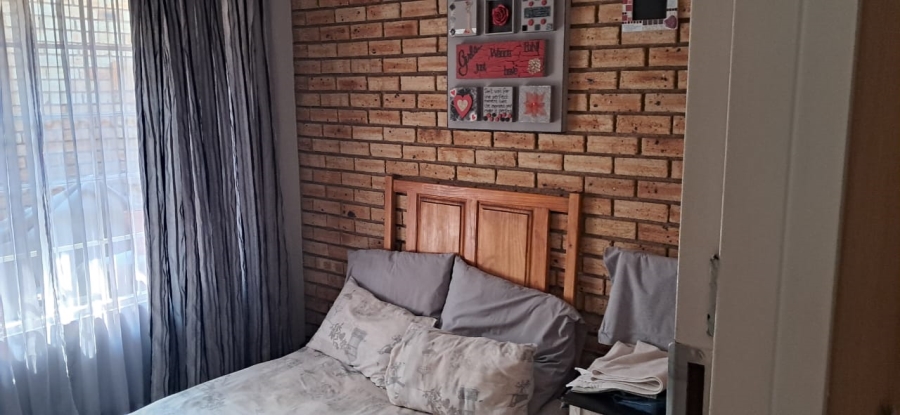 To Let 2 Bedroom Property for Rent in Noordheuwel Gauteng