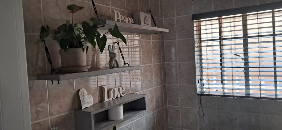 To Let 2 Bedroom Property for Rent in Noordheuwel Gauteng