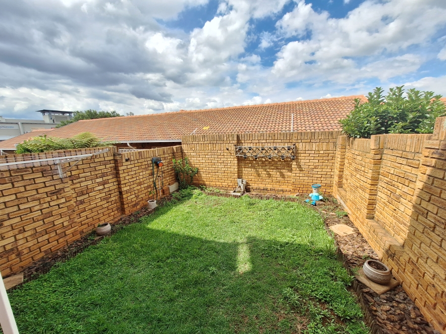 2 Bedroom Property for Sale in Noordheuwel Gauteng