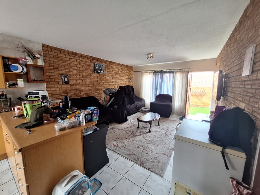 2 Bedroom Property for Sale in Noordheuwel Gauteng