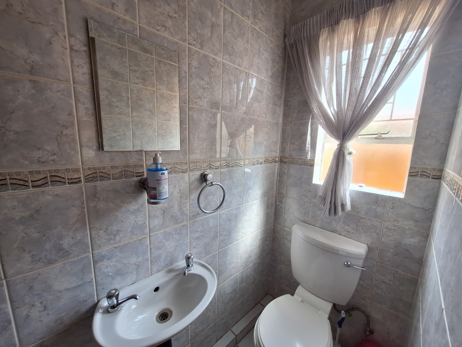 2 Bedroom Property for Sale in Noordheuwel Gauteng