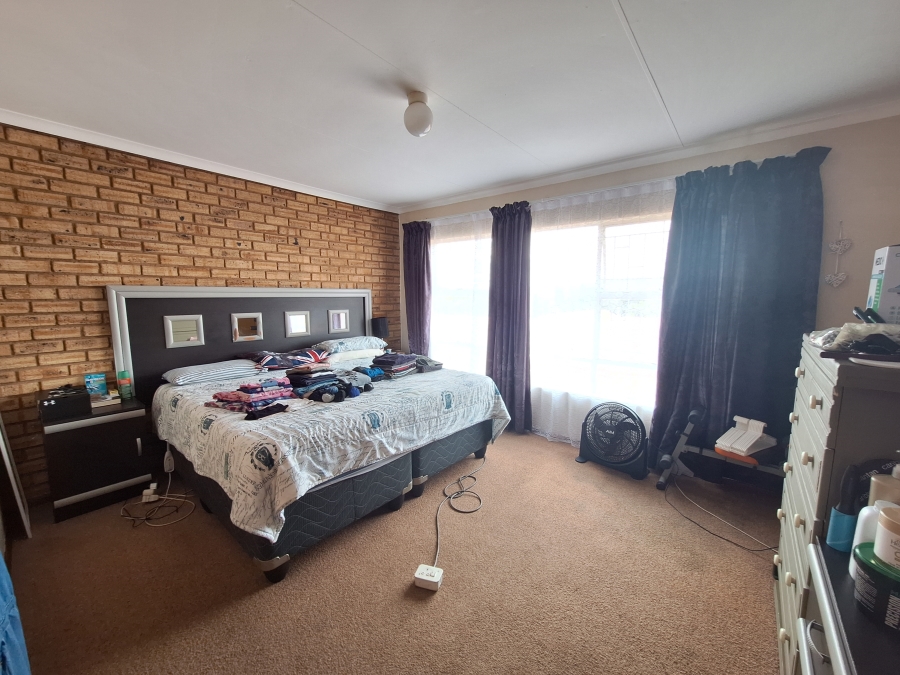 2 Bedroom Property for Sale in Noordheuwel Gauteng