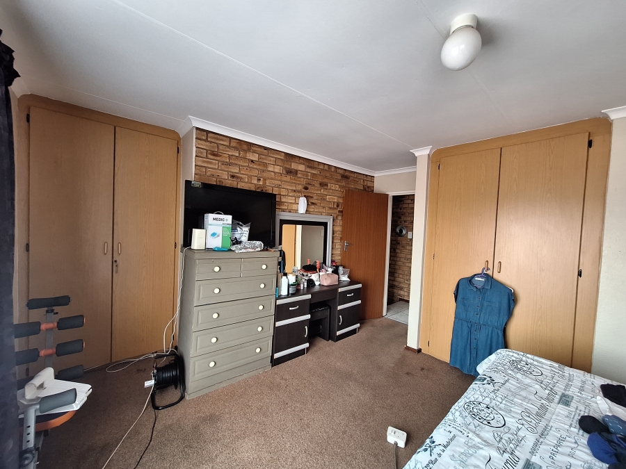 2 Bedroom Property for Sale in Noordheuwel Gauteng