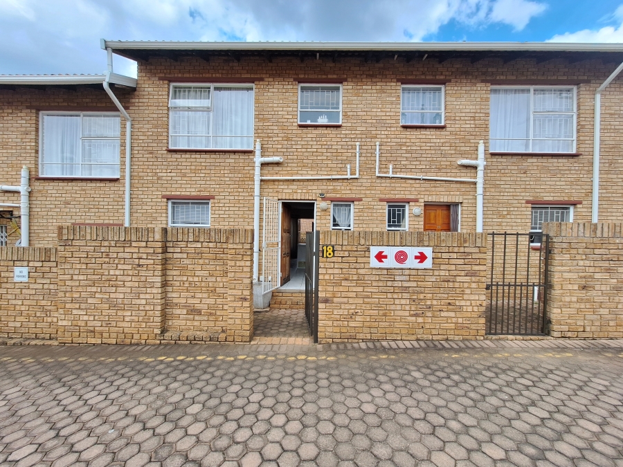 2 Bedroom Property for Sale in Noordheuwel Gauteng