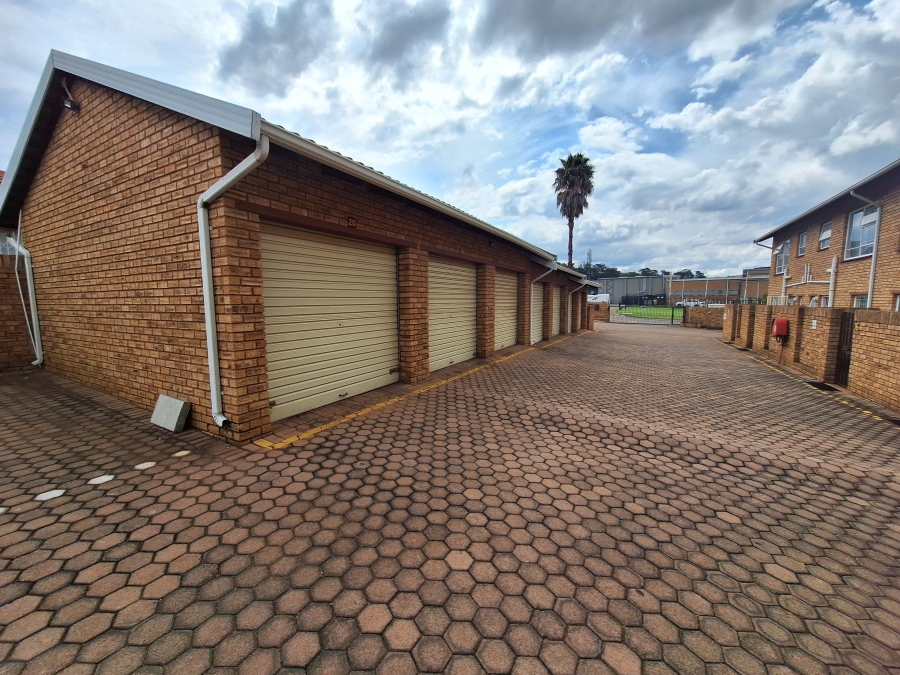 2 Bedroom Property for Sale in Noordheuwel Gauteng