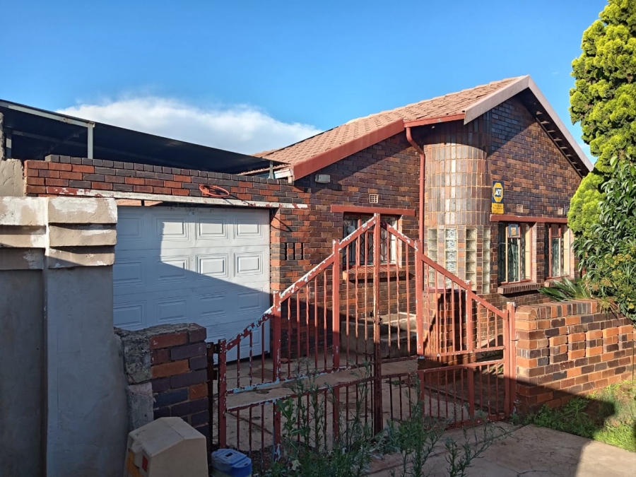 3 Bedroom Property for Sale in Lenasia Ext 13 Gauteng