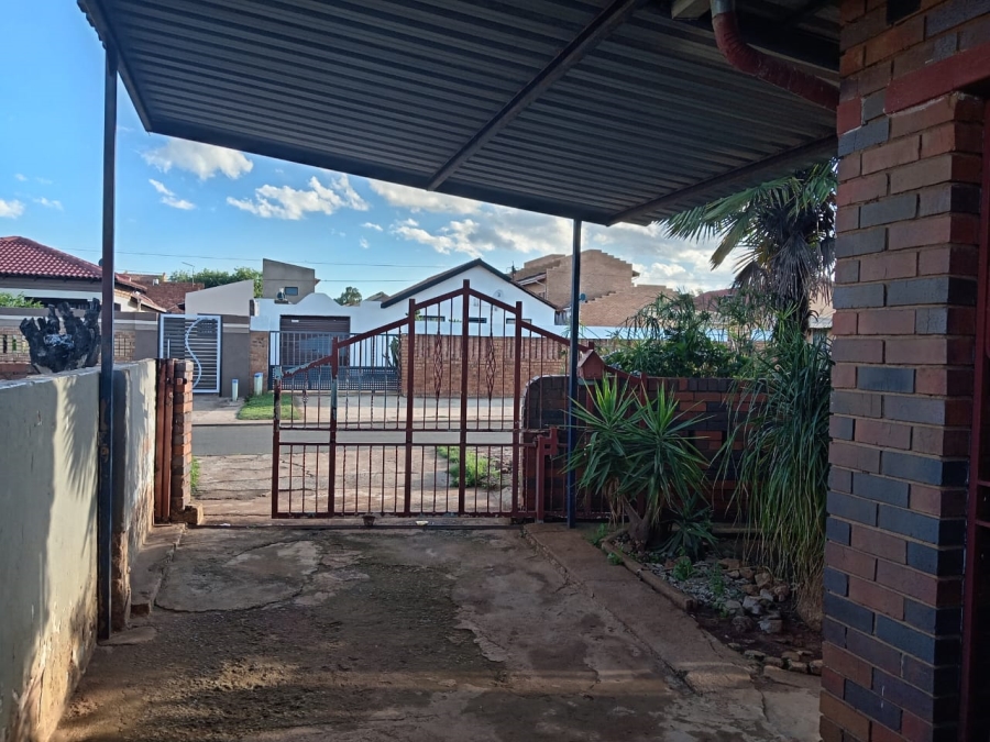 3 Bedroom Property for Sale in Lenasia Ext 13 Gauteng