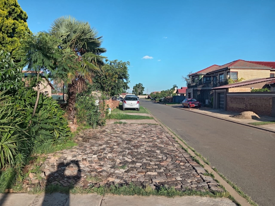 3 Bedroom Property for Sale in Lenasia Ext 13 Gauteng