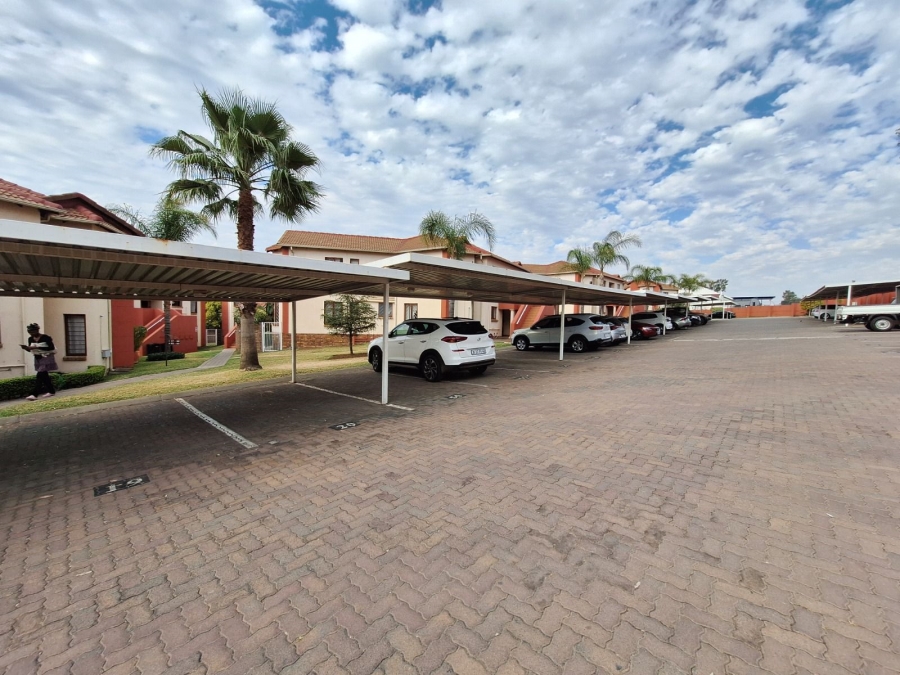 To Let 2 Bedroom Property for Rent in North Riding Gauteng