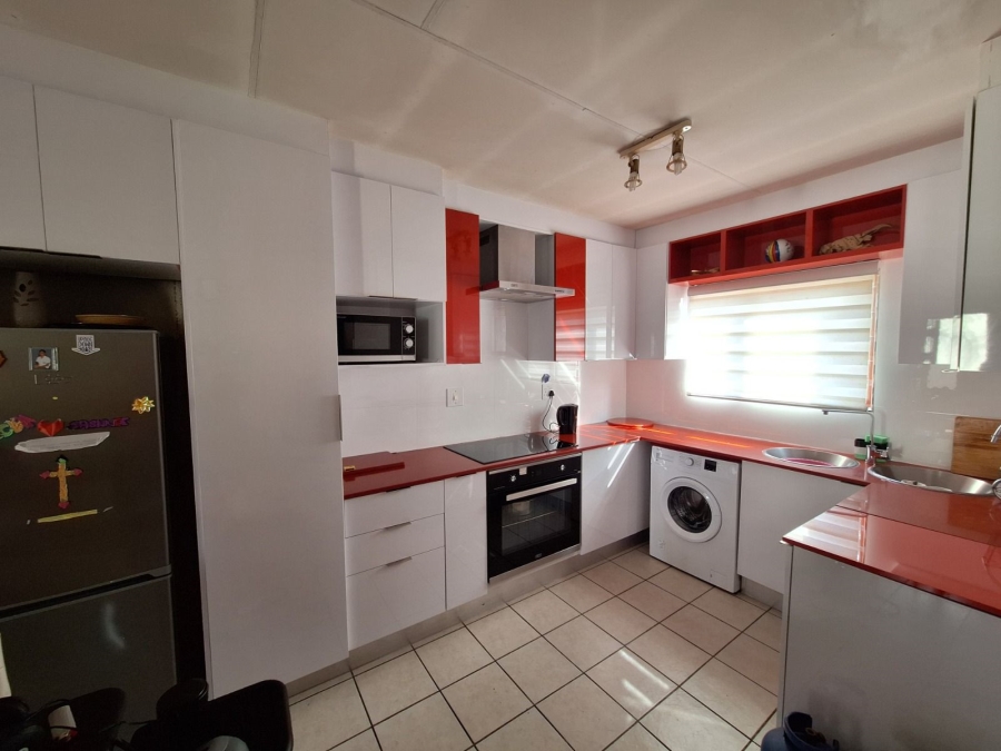 To Let 2 Bedroom Property for Rent in North Riding Gauteng