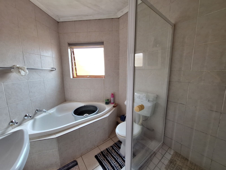 To Let 2 Bedroom Property for Rent in North Riding Gauteng