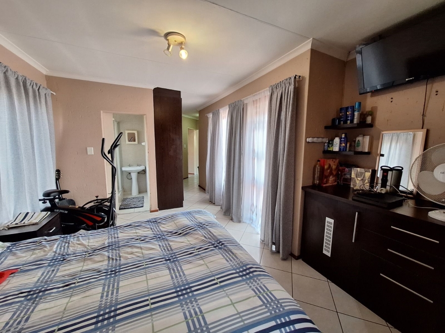 To Let 2 Bedroom Property for Rent in North Riding Gauteng