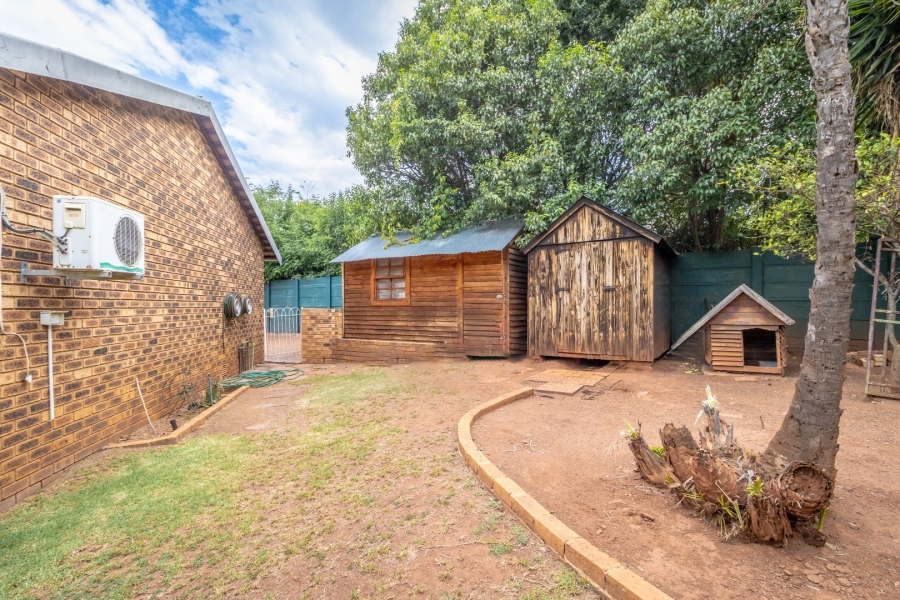 To Let 5 Bedroom Property for Rent in Wilro Park Gauteng