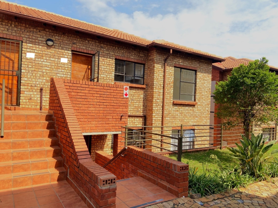To Let 2 Bedroom Property for Rent in Weltevreden Park Gauteng