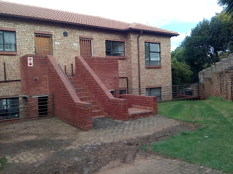 To Let 2 Bedroom Property for Rent in Weltevreden Park Gauteng