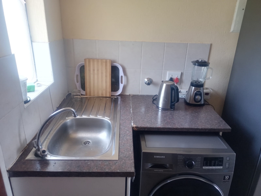 To Let 2 Bedroom Property for Rent in Honeydew Grove Gauteng