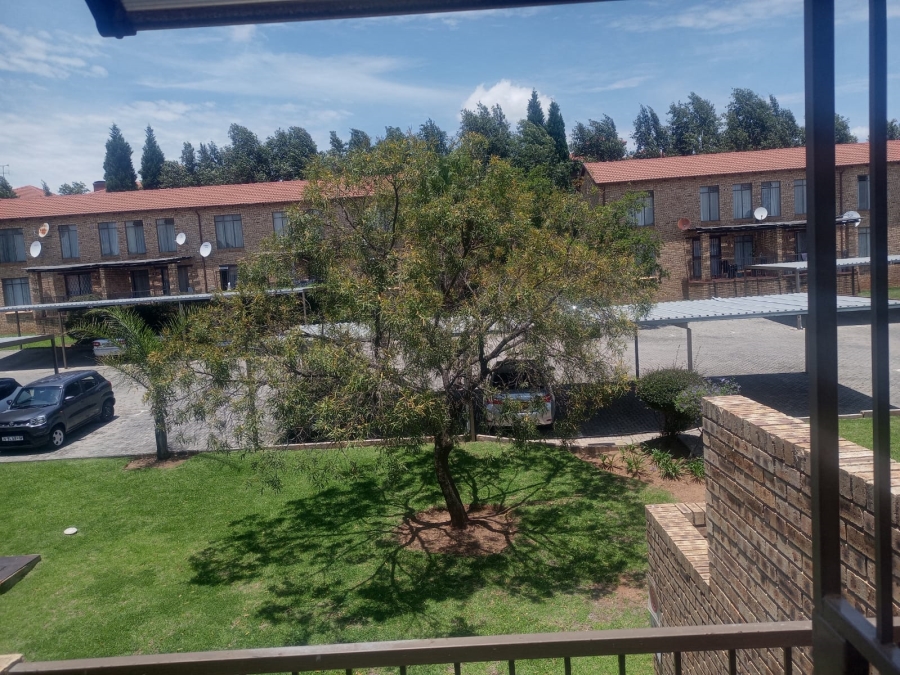To Let 2 Bedroom Property for Rent in Honeydew Grove Gauteng