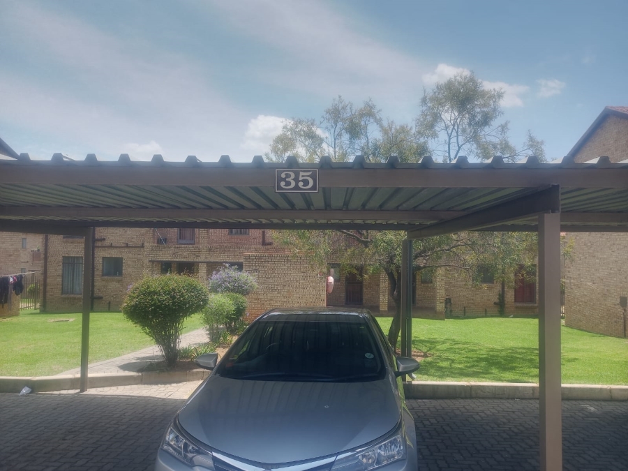 To Let 2 Bedroom Property for Rent in Honeydew Grove Gauteng