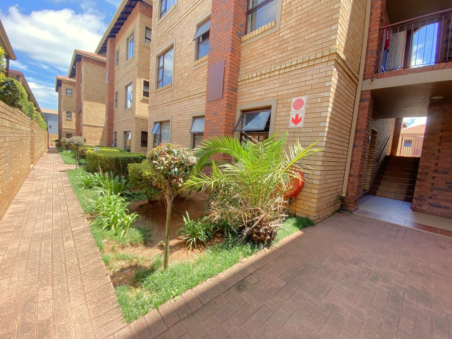 2 Bedroom Property for Sale in Honeydew Grove Gauteng