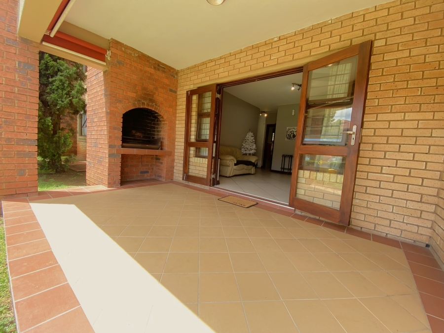 2 Bedroom Property for Sale in Honeydew Grove Gauteng