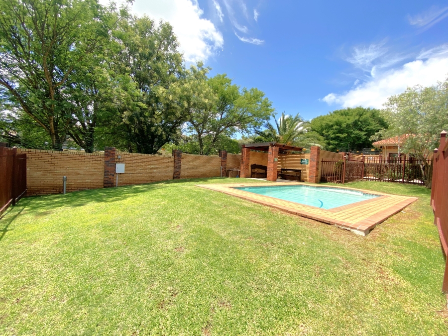2 Bedroom Property for Sale in Honeydew Grove Gauteng