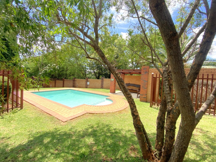 2 Bedroom Property for Sale in Honeydew Grove Gauteng