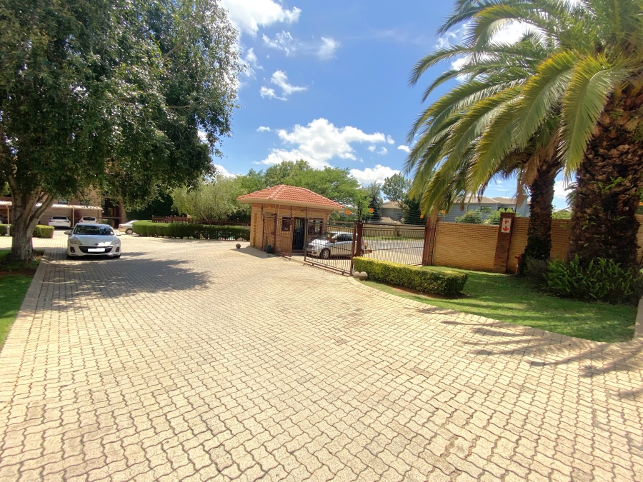 2 Bedroom Property for Sale in Honeydew Grove Gauteng