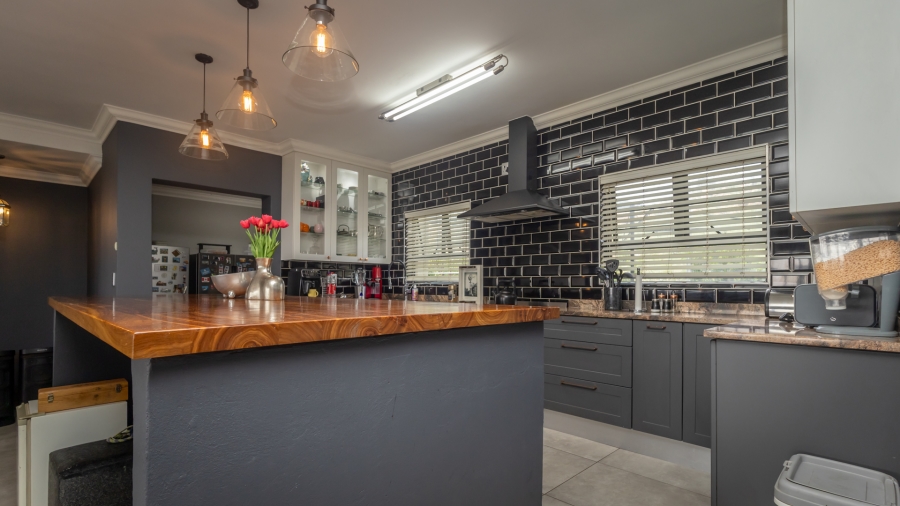 3 Bedroom Property for Sale in Wilro Park Gauteng