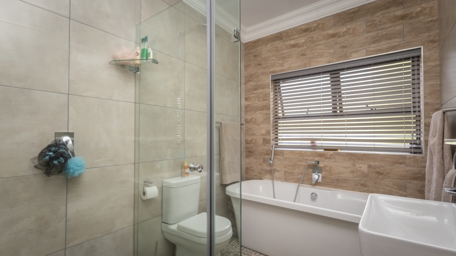 3 Bedroom Property for Sale in Wilro Park Gauteng