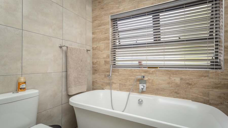 3 Bedroom Property for Sale in Wilro Park Gauteng