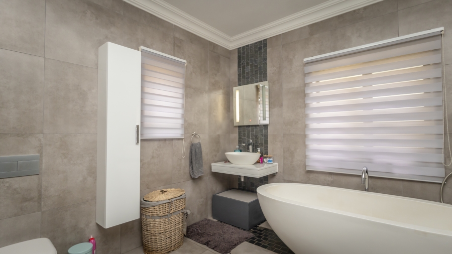 3 Bedroom Property for Sale in Wilro Park Gauteng