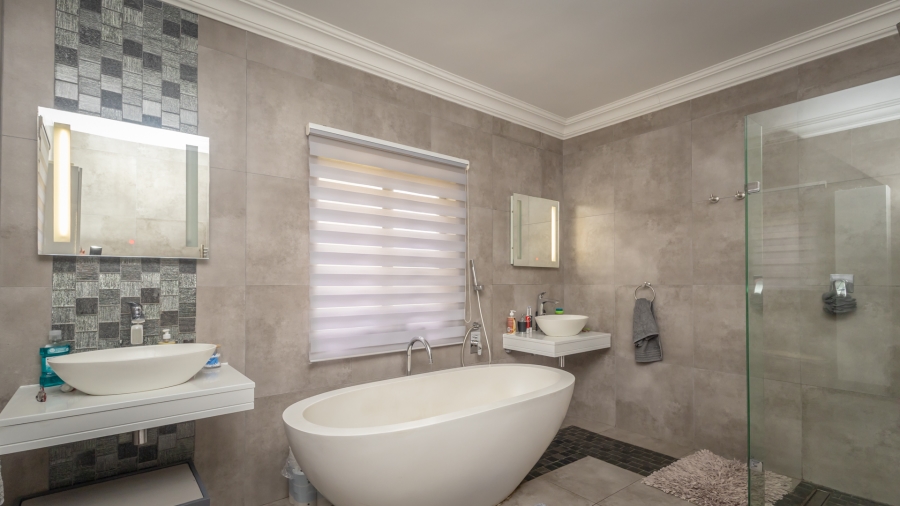 3 Bedroom Property for Sale in Wilro Park Gauteng