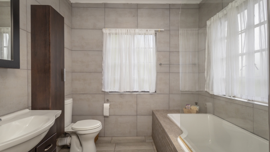 3 Bedroom Property for Sale in Wilro Park Gauteng