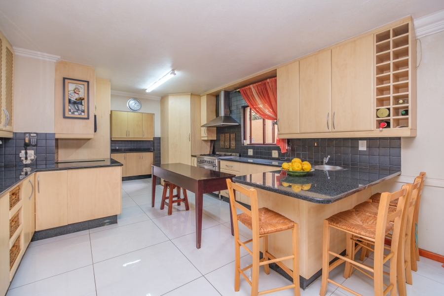 To Let 4 Bedroom Property for Rent in Noordwyk Gauteng