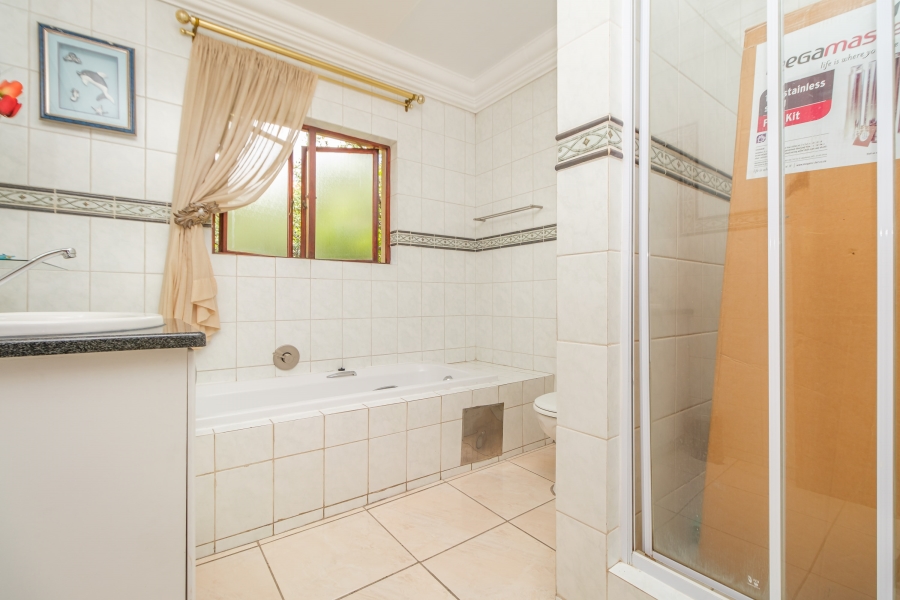 To Let 4 Bedroom Property for Rent in Noordwyk Gauteng