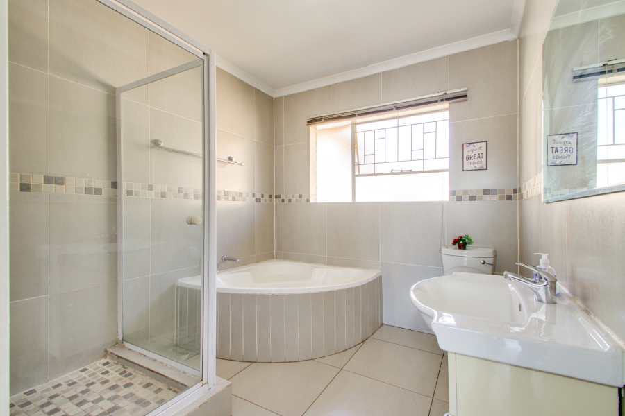 3 Bedroom Property for Sale in North Riding Gauteng