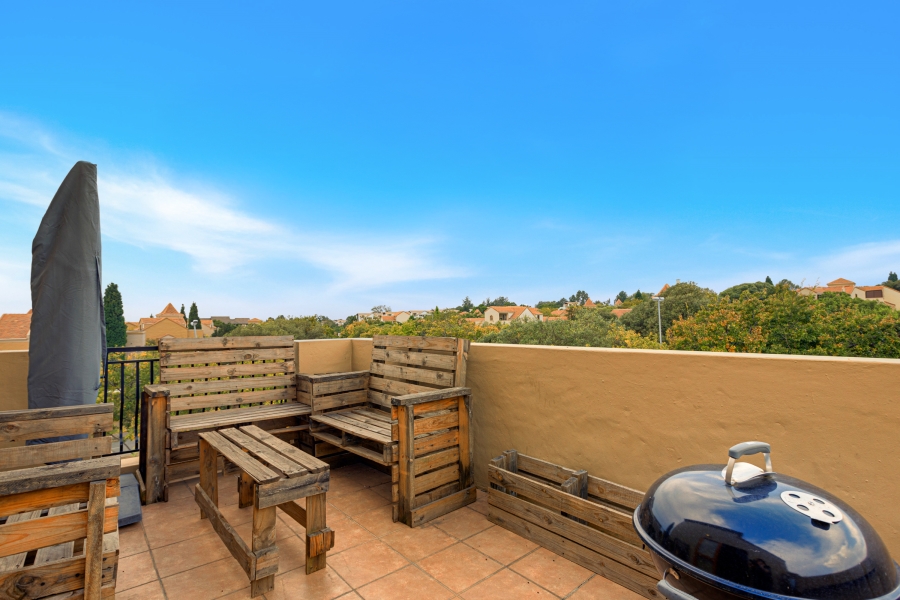 1 Bedroom Property for Sale in Lonehill Gauteng