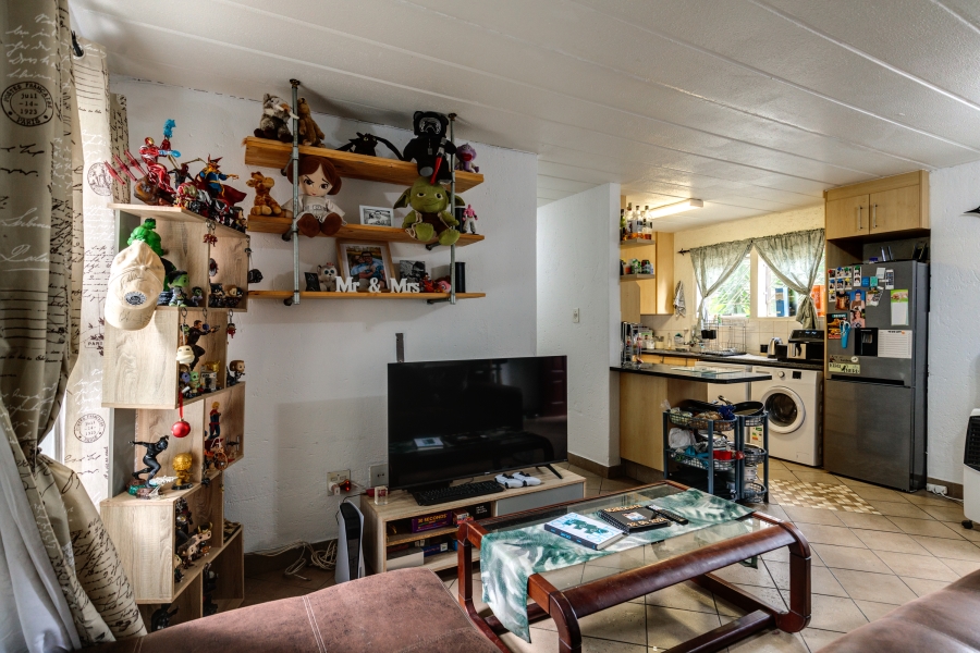 2 Bedroom Property for Sale in Magaliessig Gauteng