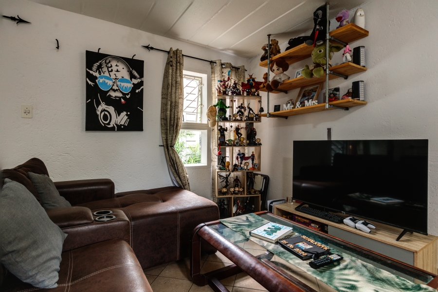 2 Bedroom Property for Sale in Magaliessig Gauteng