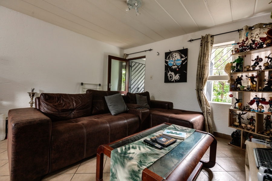 2 Bedroom Property for Sale in Magaliessig Gauteng