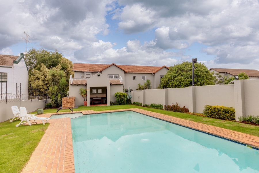 2 Bedroom Property for Sale in Magaliessig Gauteng