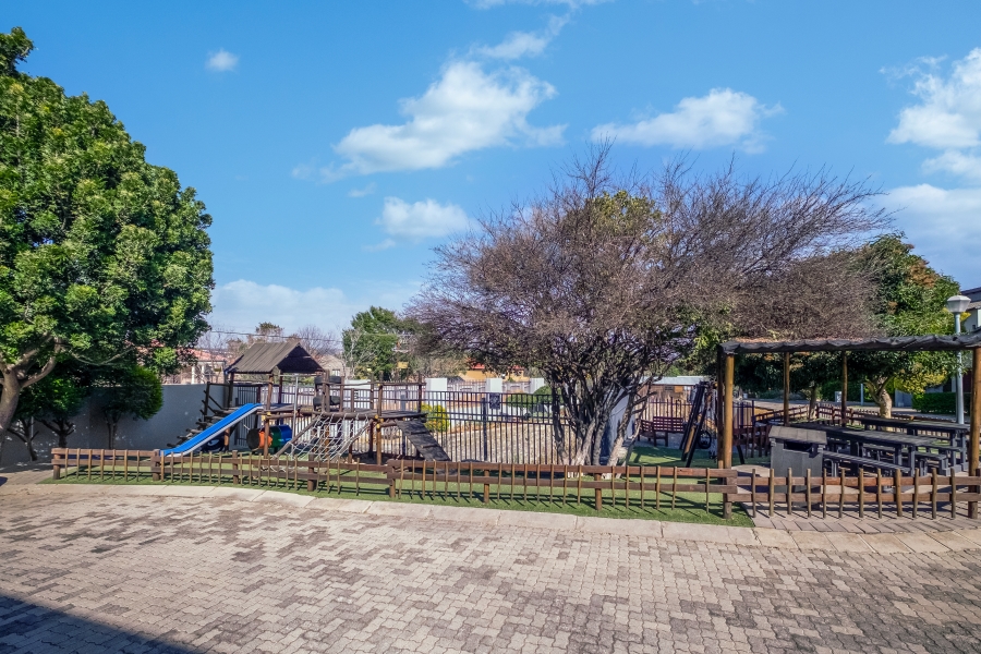 To Let 3 Bedroom Property for Rent in Fourways Gauteng