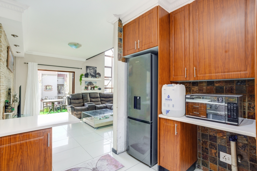 2 Bedroom Property for Sale in Pineslopes Gauteng