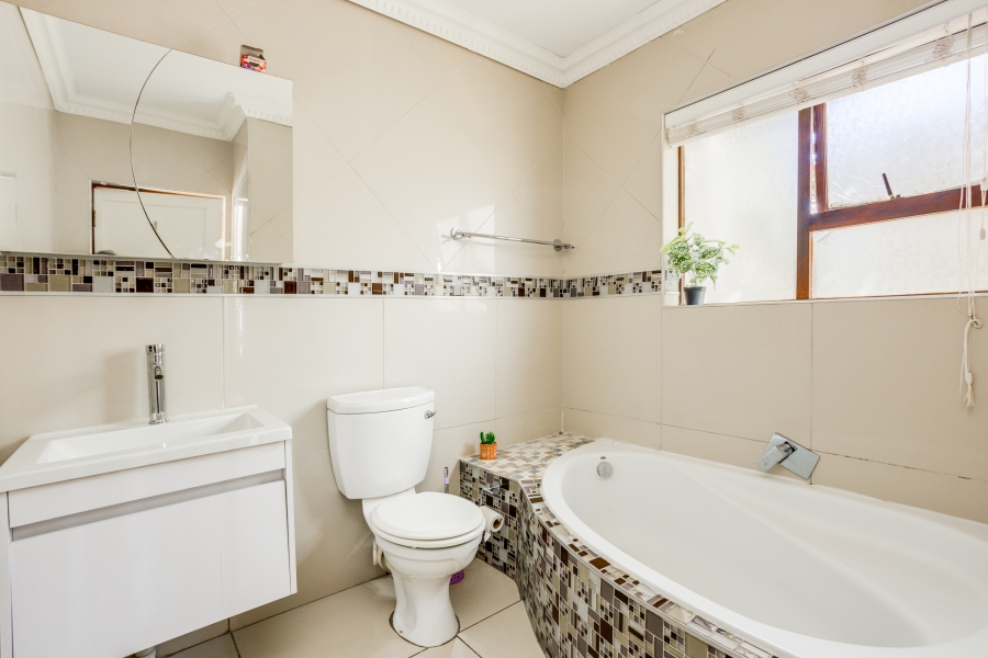 2 Bedroom Property for Sale in Pineslopes Gauteng